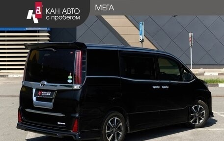 Toyota Noah III, 2018 год, 2 316 080 рублей, 2 фотография