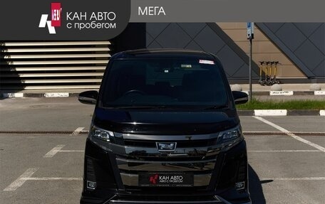 Toyota Noah III, 2018 год, 2 316 080 рублей, 3 фотография