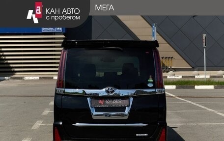 Toyota Noah III, 2018 год, 2 316 080 рублей, 4 фотография