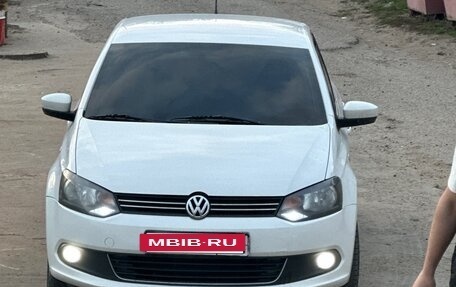 Volkswagen Polo VI (EU Market), 2012 год, 800 000 рублей, 2 фотография