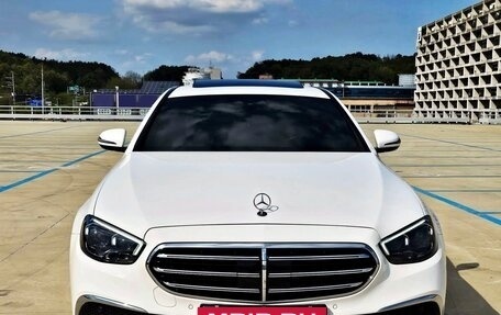 Mercedes-Benz E-Класс, 2022 год, 3 077 000 рублей, 2 фотография