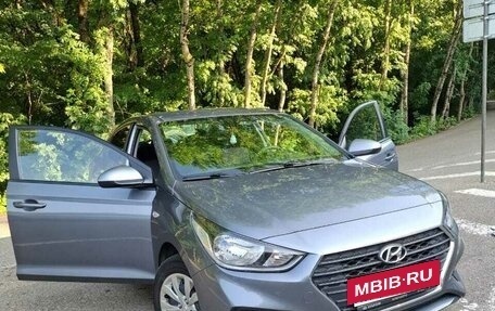 Hyundai Solaris II рестайлинг, 2018 год, 1 355 000 рублей, 2 фотография