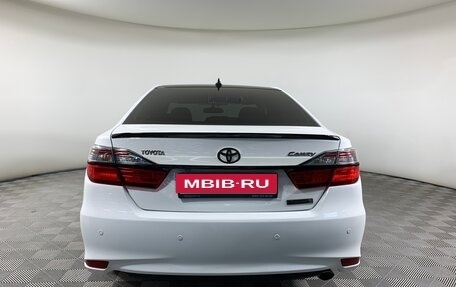 Toyota Camry, 2017 год, 1 978 000 рублей, 6 фотография