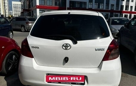 Toyota Yaris III рестайлинг, 2008 год, 680 000 рублей, 3 фотография