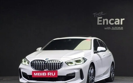 BMW 1 серия, 2022 год, 2 300 000 рублей, 2 фотография