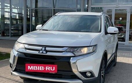 Mitsubishi Outlander III рестайлинг 3, 2016 год, 1 350 000 рублей, 2 фотография