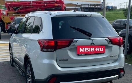 Mitsubishi Outlander III рестайлинг 3, 2016 год, 1 350 000 рублей, 7 фотография