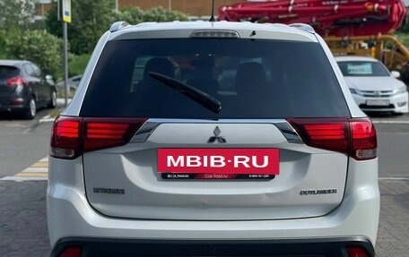 Mitsubishi Outlander III рестайлинг 3, 2016 год, 1 350 000 рублей, 6 фотография