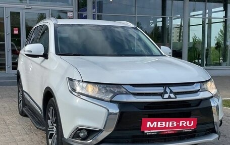 Mitsubishi Outlander III рестайлинг 3, 2016 год, 1 350 000 рублей, 4 фотография