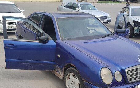 Mercedes-Benz E-Класс, 1997 год, 210 000 рублей, 2 фотография