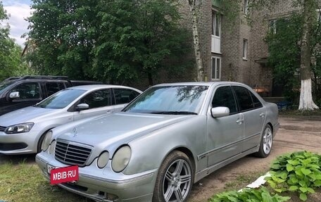 Mercedes-Benz E-Класс, 2000 год, 380 000 рублей, 3 фотография