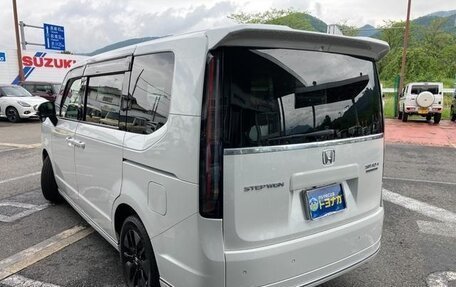 Honda Stepwgn, 2022 год, 2 100 000 рублей, 5 фотография