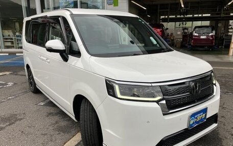 Honda Stepwgn, 2022 год, 2 100 000 рублей, 2 фотография