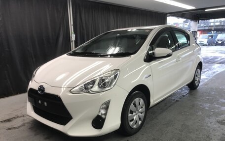 Toyota Aqua I, 2015 год, 674 000 рублей, 2 фотография