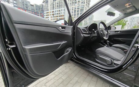 Hyundai Solaris II рестайлинг, 2017 год, 1 055 000 рублей, 3 фотография
