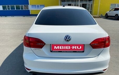 Volkswagen Jetta VI, 2012 год, 980 000 рублей, 2 фотография