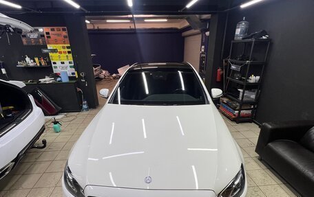 Mercedes-Benz E-Класс, 2017 год, 3 500 000 рублей, 5 фотография