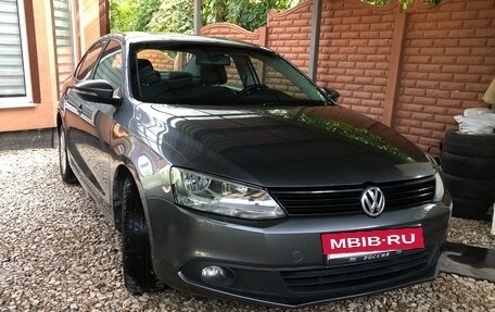 Volkswagen Jetta VI, 2011 год, 1 070 000 рублей, 2 фотография