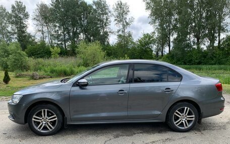 Volkswagen Jetta VI, 2013 год, 1 050 000 рублей, 2 фотография