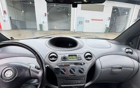 Toyota Yaris I рестайлинг, 2000 год, 240 000 рублей, 3 фотография