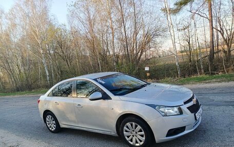 Chevrolet Cruze II, 2010 год, 400 000 рублей, 4 фотография