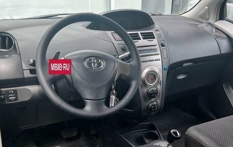 Toyota Yaris III рестайлинг, 2010 год, 660 000 рублей, 6 фотография