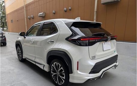 Toyota Yaris Cross, 2022 год, 1 370 000 рублей, 6 фотография