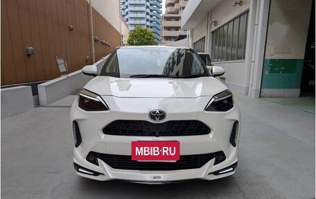 Toyota Yaris Cross, 2022 год, 1 370 000 рублей, 3 фотография