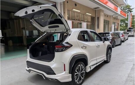 Toyota Yaris Cross, 2022 год, 1 370 000 рублей, 10 фотография