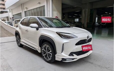 Toyota Yaris Cross, 2022 год, 1 370 000 рублей, 2 фотография