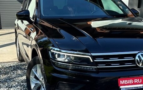 Volkswagen Tiguan II, 2018 год, 2 900 000 рублей, 2 фотография
