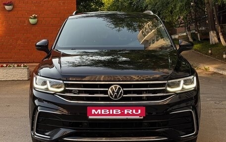 Volkswagen Tiguan II, 2021 год, 4 000 000 рублей, 4 фотография