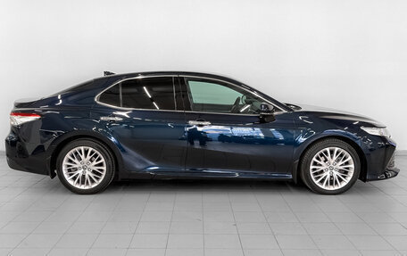 Toyota Camry, 2019 год, 2 800 000 рублей, 4 фотография