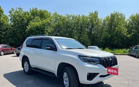 Toyota Land Cruiser Prado 150 рестайлинг 2, 2020 год, 4 750 000 рублей, 3 фотография