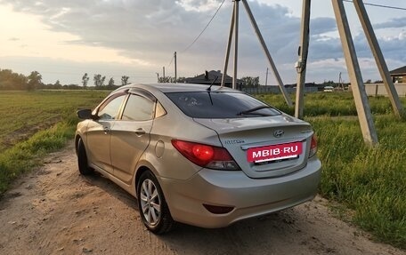 Hyundai Solaris II рестайлинг, 2012 год, 850 000 рублей, 5 фотография