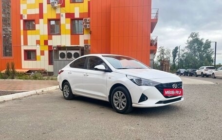 Hyundai Solaris II рестайлинг, 2022 год, 2 200 000 рублей, 2 фотография