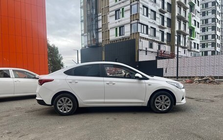 Hyundai Solaris II рестайлинг, 2022 год, 2 200 000 рублей, 4 фотография