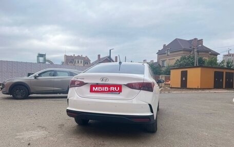 Hyundai Solaris II рестайлинг, 2022 год, 2 200 000 рублей, 5 фотография