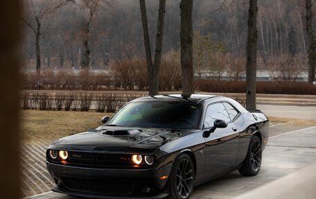 Dodge Challenger III рестайлинг 2, 2021 год, 6 700 000 рублей, 2 фотография