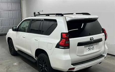 Toyota Land Cruiser Prado 150 рестайлинг 2, 2022 год, 5 550 000 рублей, 3 фотография
