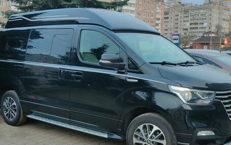 Hyundai Grand Starex Grand Starex I рестайлинг 2, 2019 год, 3 650 000 рублей, 3 фотография