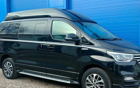Hyundai Grand Starex Grand Starex I рестайлинг 2, 2019 год, 3 650 000 рублей, 4 фотография