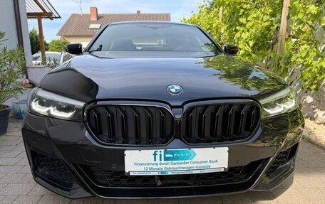BMW 5 серия, 2022 год, 4 880 000 рублей, 2 фотография