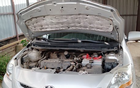Toyota Yaris III рестайлинг, 2008 год, 700 000 рублей, 2 фотография