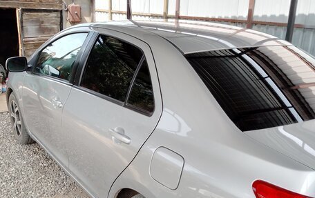 Toyota Yaris III рестайлинг, 2008 год, 700 000 рублей, 3 фотография