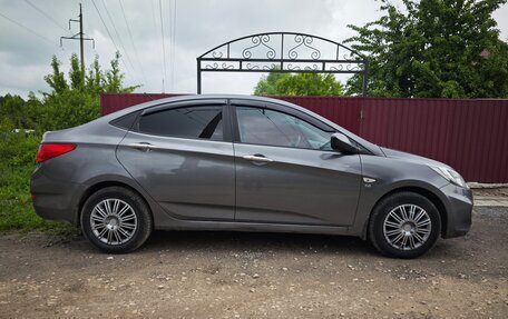 Hyundai Solaris II рестайлинг, 2011 год, 650 000 рублей, 4 фотография
