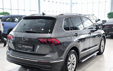 Volkswagen Tiguan II, 2021 год, 2 650 000 рублей, 5 фотография