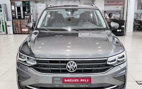 Volkswagen Tiguan II, 2021 год, 2 650 000 рублей, 2 фотография