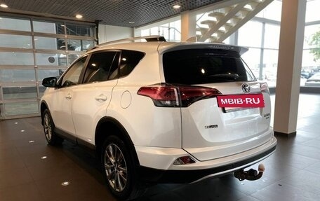 Toyota RAV4, 2018 год, 2 290 000 рублей, 5 фотография