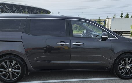 KIA Carnival III, 2019 год, 2 850 000 рублей, 3 фотография